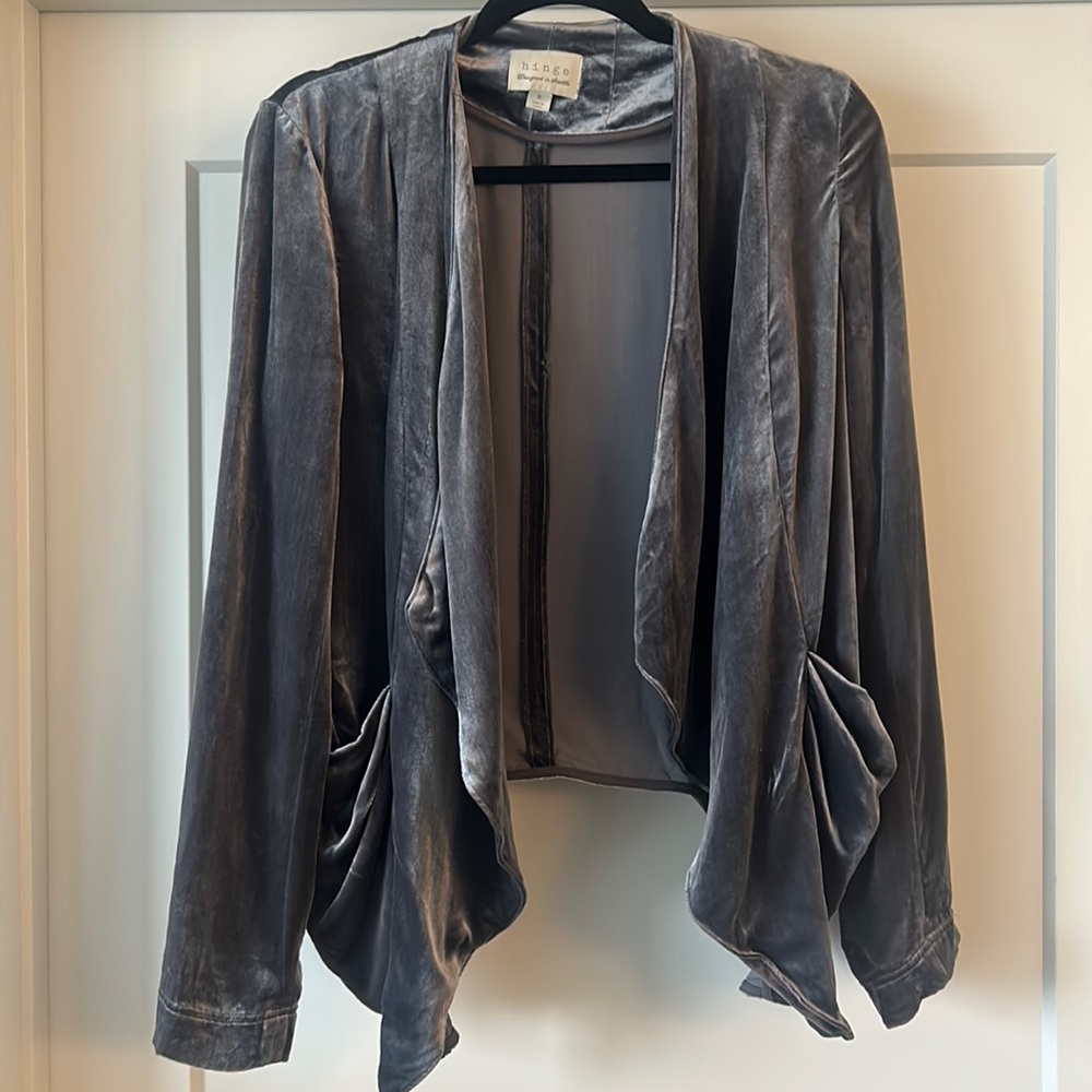Hinge velvet top